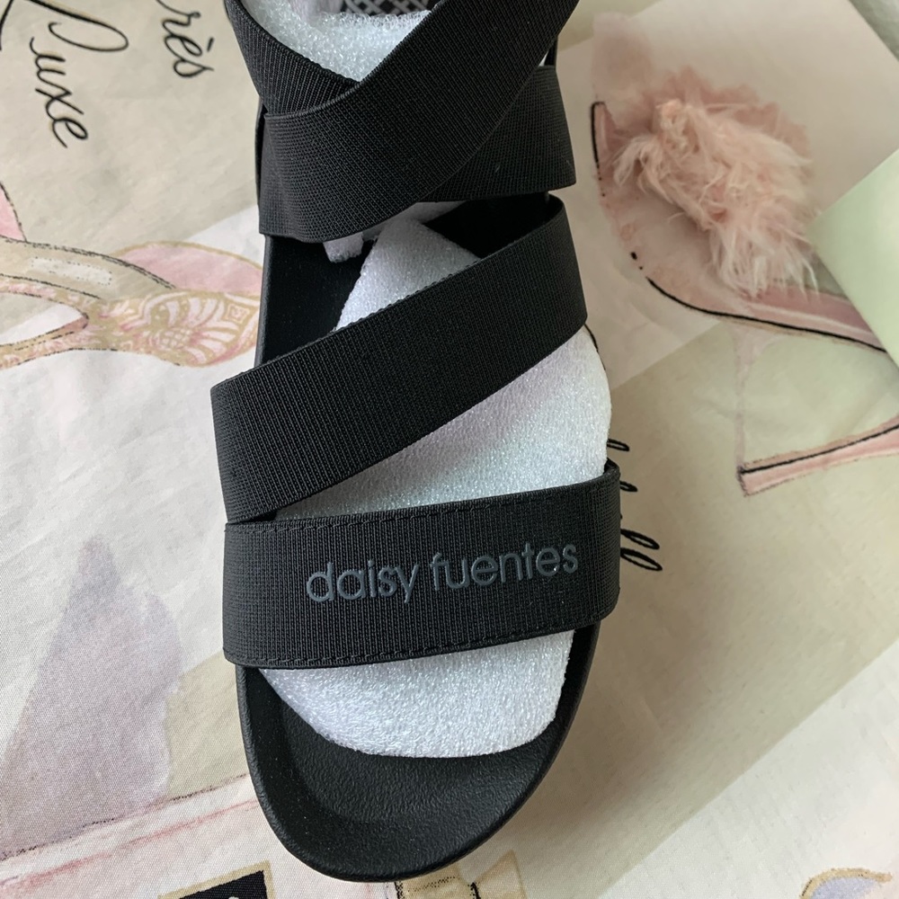 Daisy Fuentes Strap shoes - Picture 3 of 8